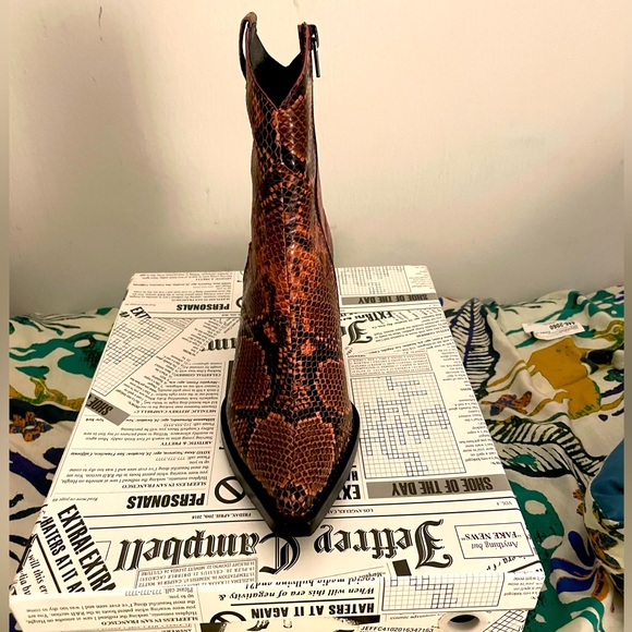 Jeffrey Campbell Cowboy boot in Ruby-pink snakeskin size 8.5 New w/box! - Picture 7 of 10